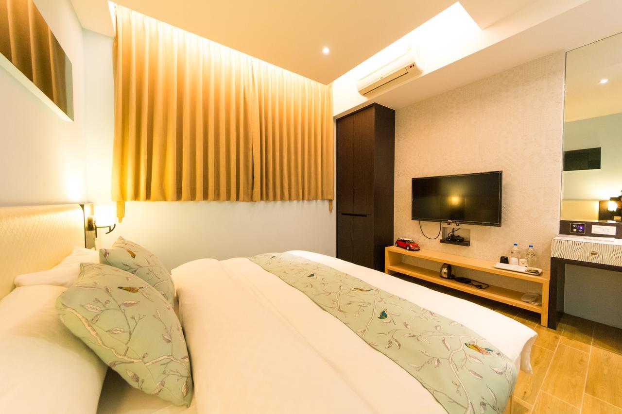 W Hostel Tainan Exterior photo